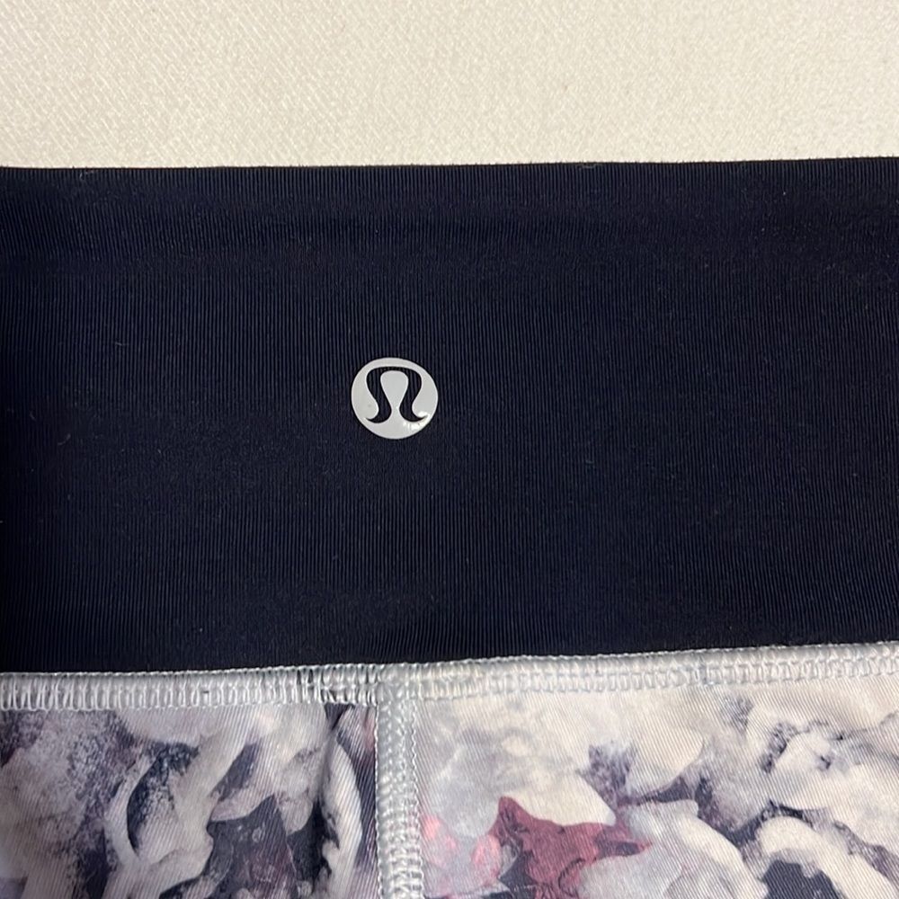 Lululemon If You’re Lucky Capri Size Four - Picture 7 of 9